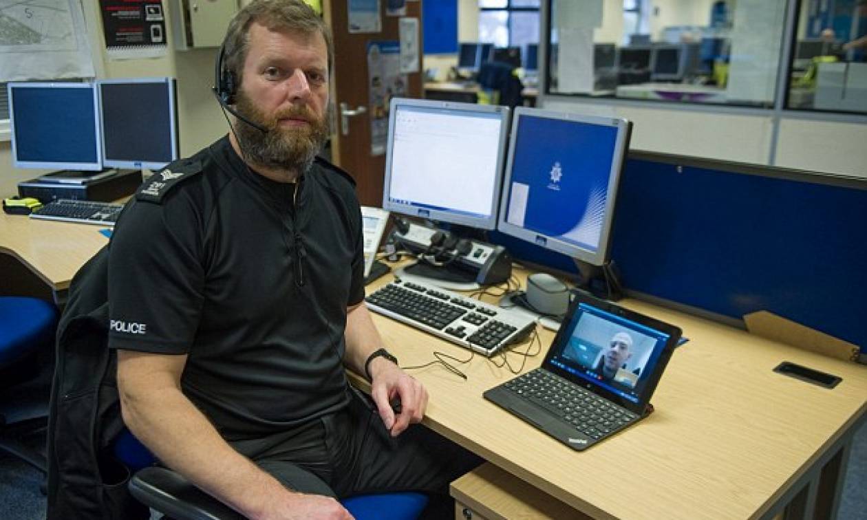 Οι Βρετανοί αστυνομικοί θα μιλούν πλέον με τα θύματα μέσω… Skype!