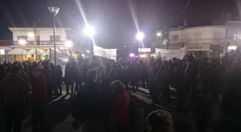 Έβρος: Συγκρούσεις και δακρυγόνα μεταξύ αστυνομίας - διαδηλωτών για τον φράχτη