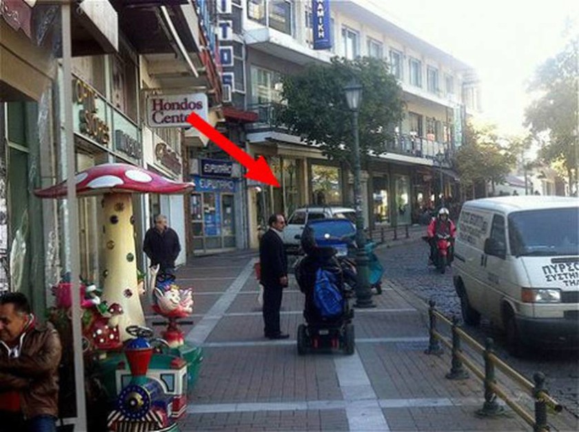 Το απίστευτο παρκάρισμα στην Ξάνθη που προκάλεσε χαμό στο Facebook (photo) 