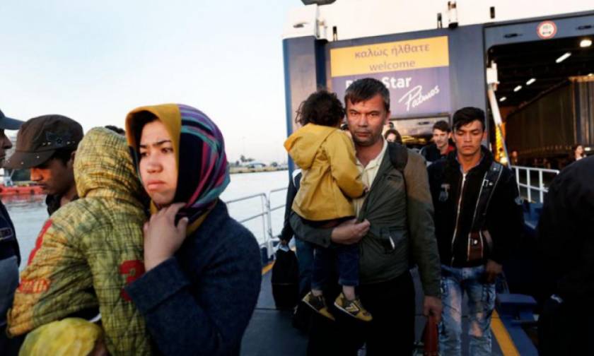 Πάνω από 5.000 πρόσφυγες έφτασαν σήμερα στον Πειραιά