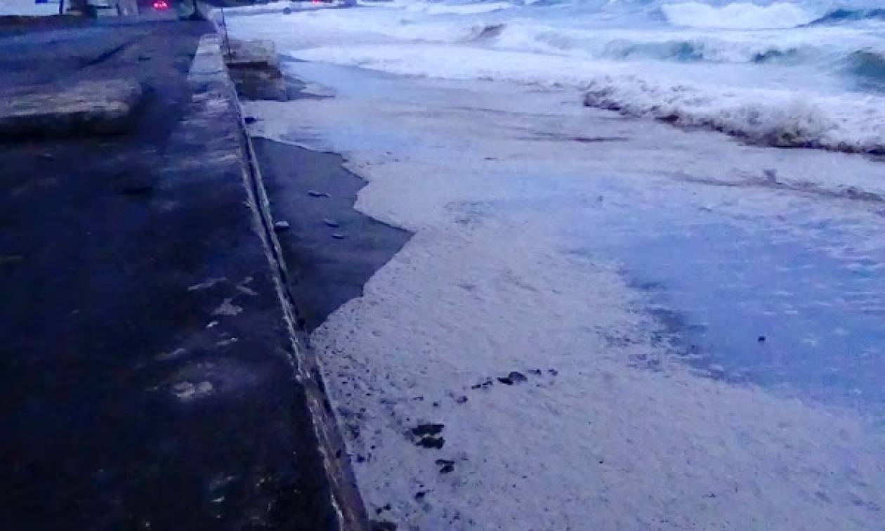 Πετρελαιοκηλίδα ενός χιλιομέτρου σχηματίστηκε στη θάλασσα των Κυθήρων (photos)