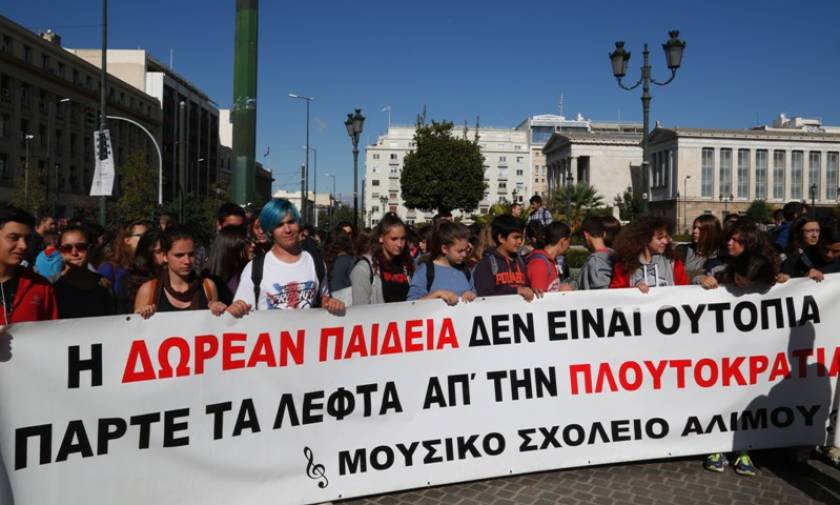 O... Γιώργος Μαζωνάκης στο μαθητικό συλλαλητήριο (photos)