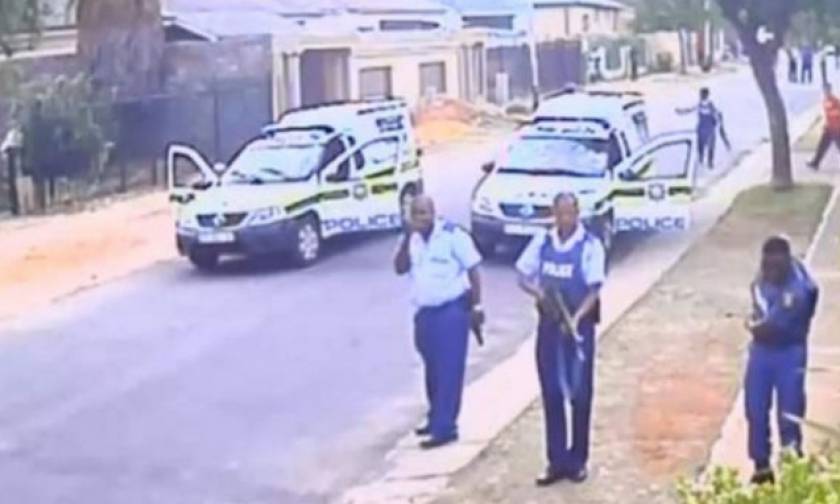 Νότια Αφρική: Αστυνομικοί παραδόθηκαν όταν η κάμερα αποκάλυψε το μυστικό τους…