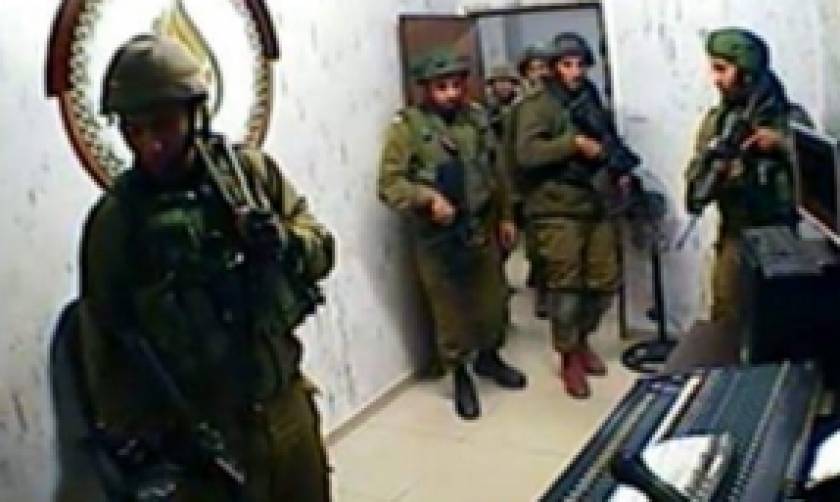 Ο ισραηλινός στρατός έκλεισε παλαιστινιακό ραδιοφωνικό σταθμό (pics)