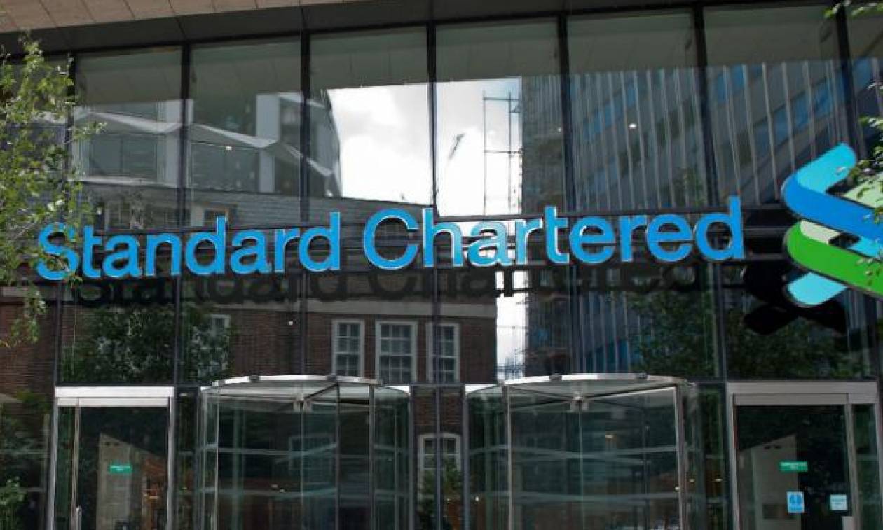 Standard Chartered: Περικόπτει 15.000 θέσεις και αντλεί κεφάλαια 5,1 δισ. δολ.
