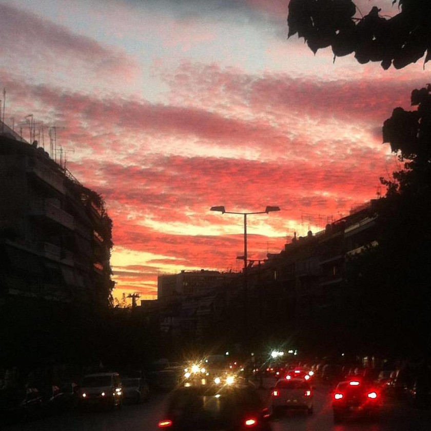 Το φλογερό ηλιοβασίλεμα που «έκλεψε» την καρδιά των Αθηναίων (photos)