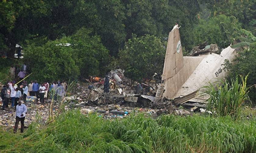 Συγκλονιστικό: Ένα βρέφος επέζησε μόνο της νέας αεροπορικής τραγωδίας στο Νότιο Σουδάν (vids+phs)