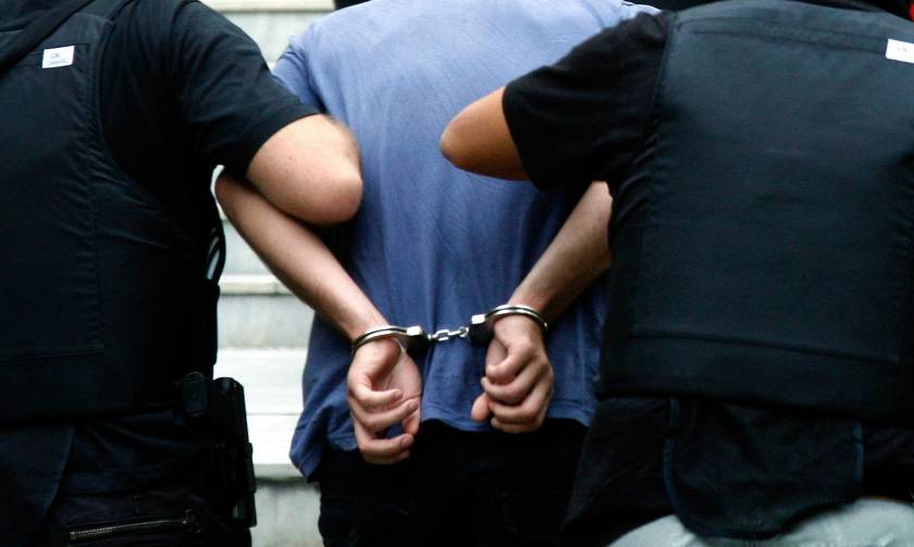 Συνελήφθη επιδειξίας έξω από σχολείο στην Παλλήνη