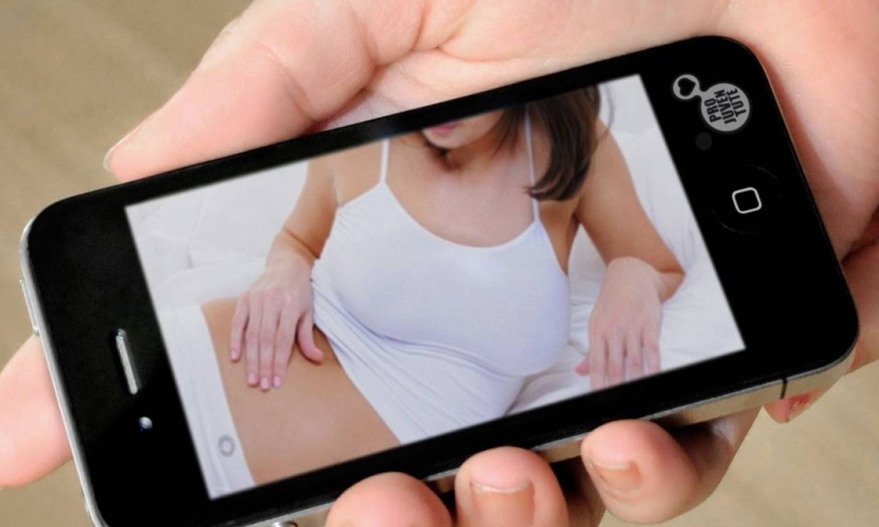 Σκάνδαλο sexting: 100 έφηβοι φωτογραφήθηκαν γυμνοί και κυκλοφόρησαν τις φωτό (video)