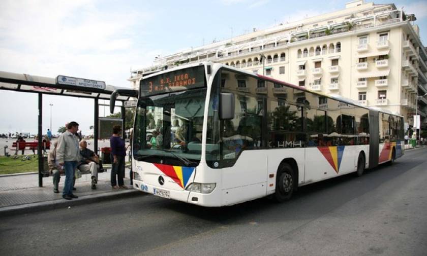 Θεσσαλονίκη: Στις φλόγες λεωφορείο του ΟΑΣΘ που μετέφερε επιβάτες