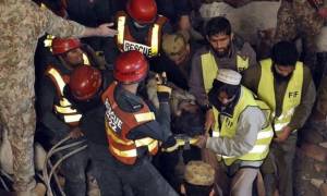 Πακιστάν: Ανασύρθηκε ζωντανός μετά από 50 ώρες κάτω από τα συντρίμια