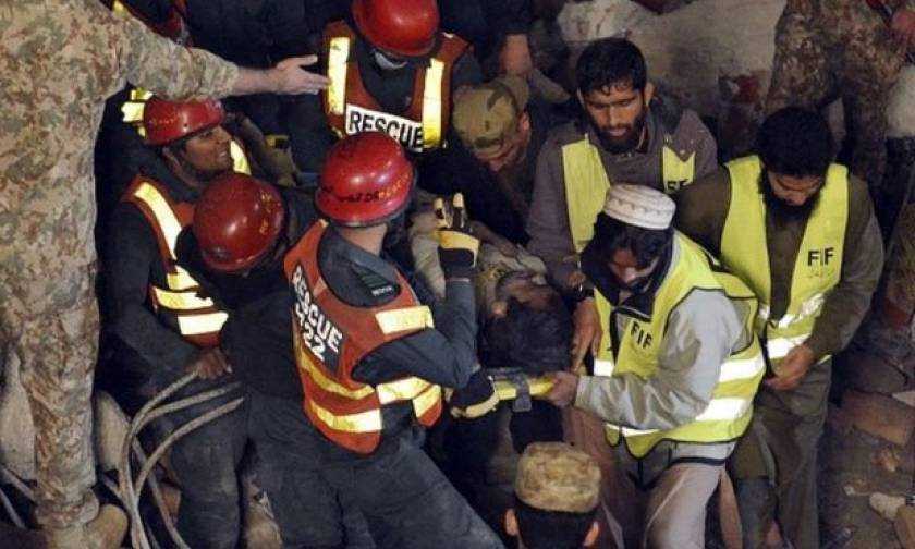 Πακιστάν: 44 οι νεκροί από την κατάρρευση του εργοστασίου