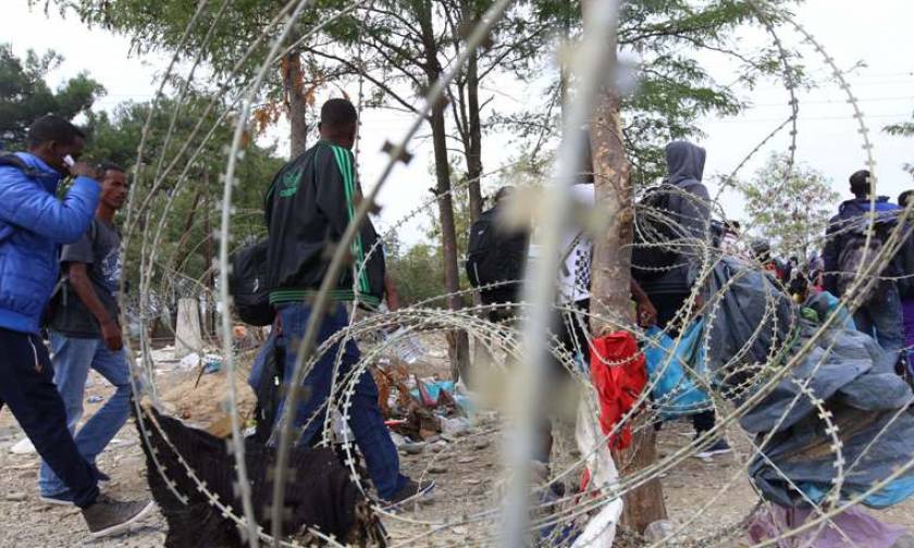 Χάος στην Ειδομένη: Κάθε ώρα καταφθάνουν δέκα λεωφορεία γεμάτα πρόσφυγες
