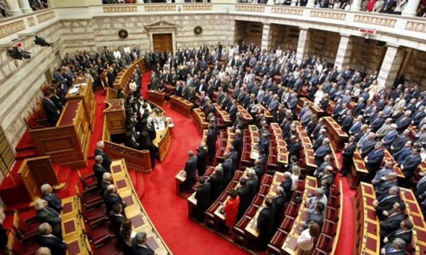 Βουλή: Επικυρώθηκαν οι περιστολές προνομίων σε πρώην πρωθυπουργούς, προέδρους του Κοινοβουλίου