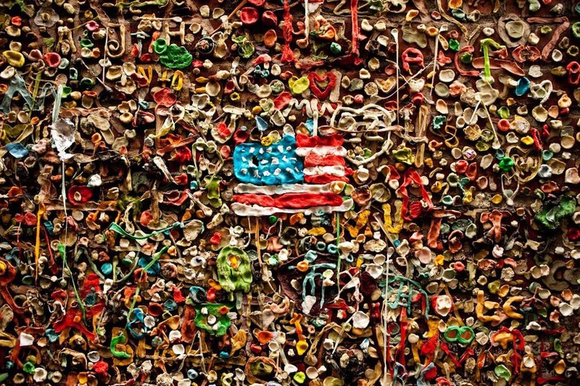 ΗΠΑ-Σιάτλ: Ο «τοίχος με τις τσίχλες» καθαρίστηκε έπειτα από 20 χρόνια! (pics)