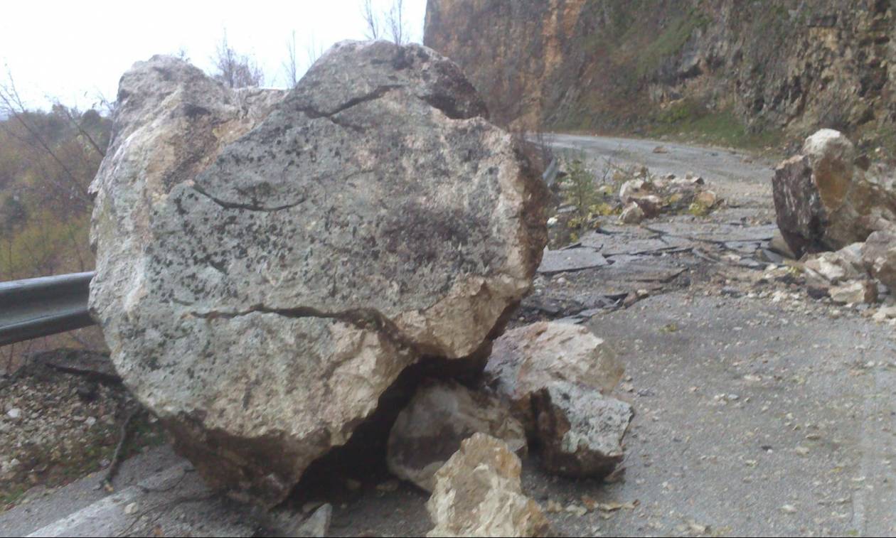Λεωνίδιο Κυνουρίας: Κίνδυνος από βράχο που αποκολλήθηκε