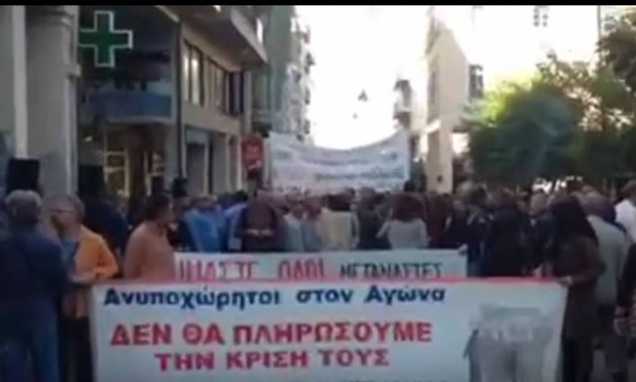 Πάτρα: Ένταση μεταξύ ΣΥΡΙΖΑ και ΛΑΕ στην απεργία – Μπογιές στα γραφεία του ΣΥΡΙΖΑ Αχαΐας (video)
