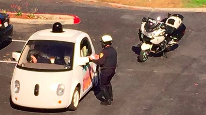 ΗΠΑ: Αστυνομικός σταμάτησε αυτοκίνητο της Google χωρίς οδηγό (pic)!