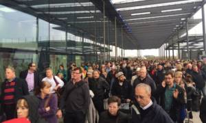 Επίθεση Γαλλία: Εκκένωση και σύλληψη υπόπτου στο αεροδρόμιο του Gatwick (pics)