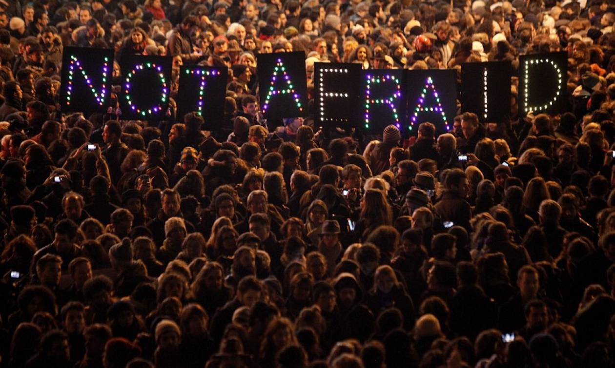 Επίθεση Γαλλία: Φόβος και σύγχυση σε ένα άδειο Παρίσι (vid)