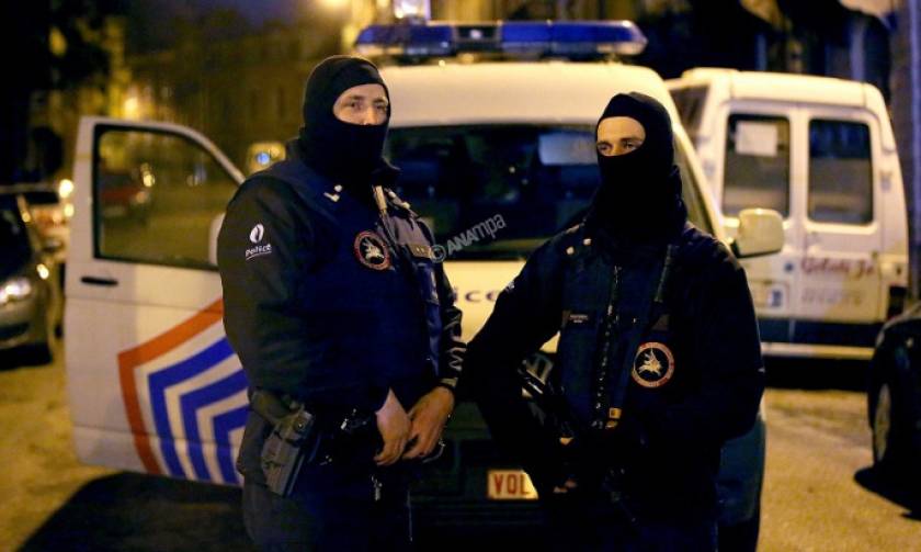 Επίθεση Γαλλία: Έρευνες στην κοινότητα Μόλενμπικ των Βρυξελλών