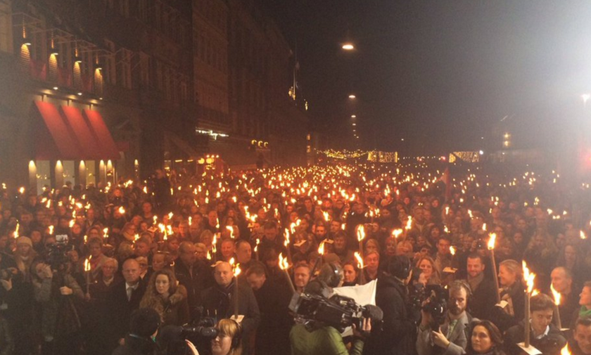 Η Ευρώπη θρηνεί τα θύματα των επιθέσεων-20.000 άτομα στους δρόμους της Κοπεγχάγης (pics)