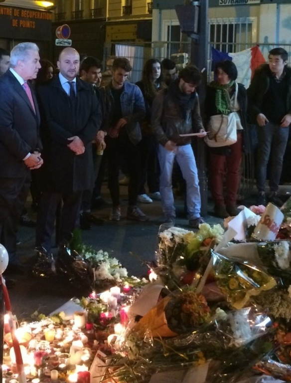 Επίθεση Παρίσι: Στο Μπατακλάν ο Αβραμόπουλος (photos + video)