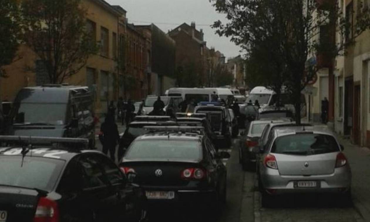 Επίθεση Γαλλία: Έφοδος αστυνομικών σε λημέρι τζιχαντιστών στις Βρυξέλλες (video)