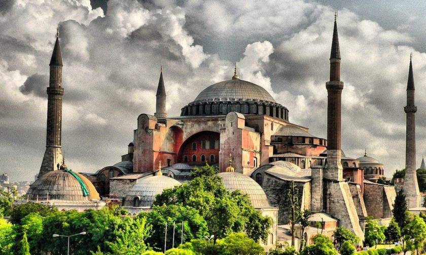 Ανησυχεί ο τουρκικός Τύπος από τα  περίεργα γεγονότα στην Αγία Σοφία