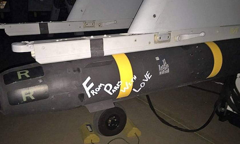 «Από το Παρίσι με αγάπη» το μήνυμα σε αμερικανικούς πυραύλους που κάνει το γύρο των social media