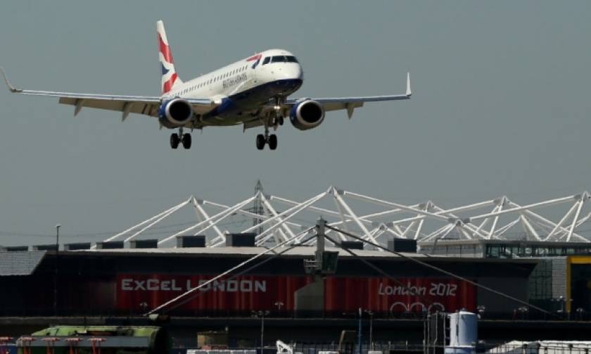 Συναγερμός σε πτήση της British Airways: Επιβάτης προσπάθησε να ανοίξει έξοδο κινδύνου