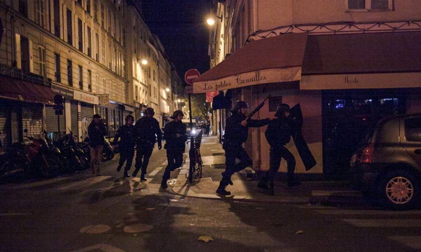 Επίθεση Παρίσι: Τι αναφέρει μήνυμα που βρέθηκε σε κινητό ενός εκ των βομβιστών