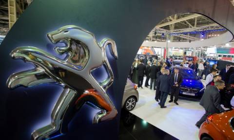 Έκθεση Αυτοκινήτου: Τι συμβαίνει στο περίπτερο της Peugeot; (Photos)
