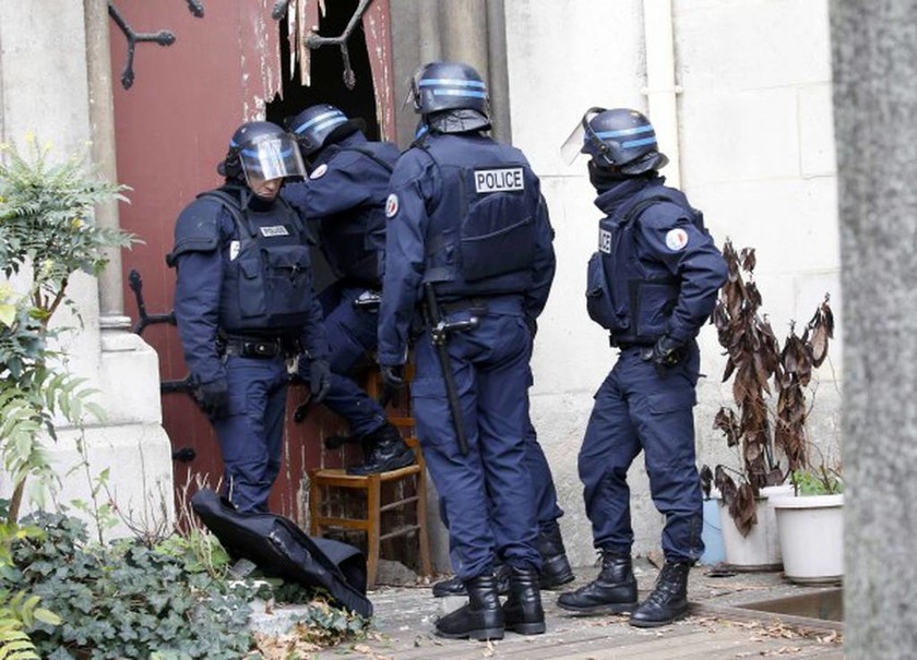 Νεκρός ο «εγκέφαλος» των επιθέσεων στο Παρίσι (videos+photos)