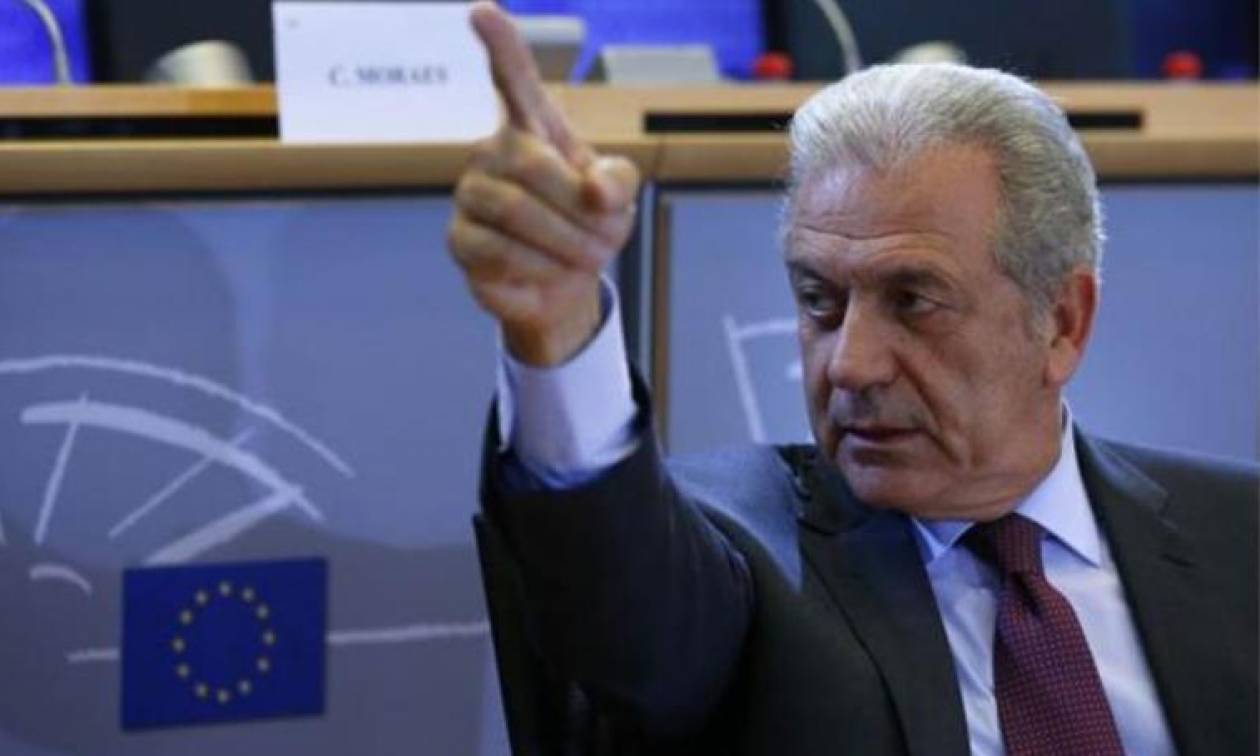 Αβραμόπουλος: Δεν πρέπει να αμφισβητείται η Συνθήκη Σένγκεν