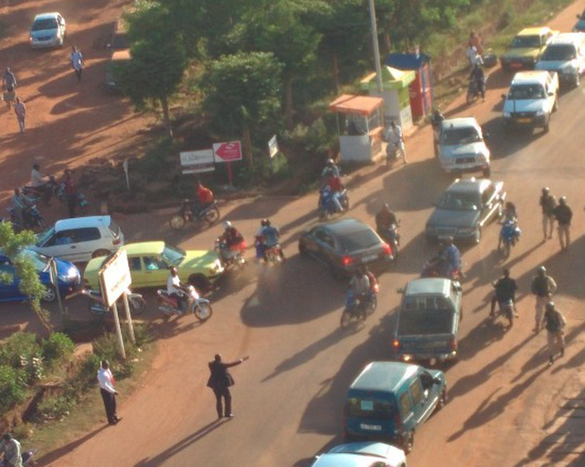 Μαλί: Ένοπλοι κρατούν ομήρους σε πολυτελές ξενοδοχείο της πρωτεύουσας (pics&vid)