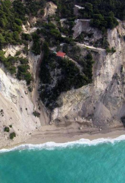 Σεισμός Λευκάδα: Εξαφανίστηκε το Πόρτο Κατσίκι (photos)