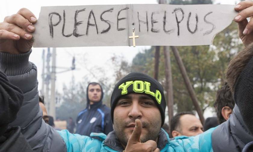 Σε απεργία πείνας προχώρησαν μετανάστες στην Ειδομένη - Έραψαν τα στόματά τους