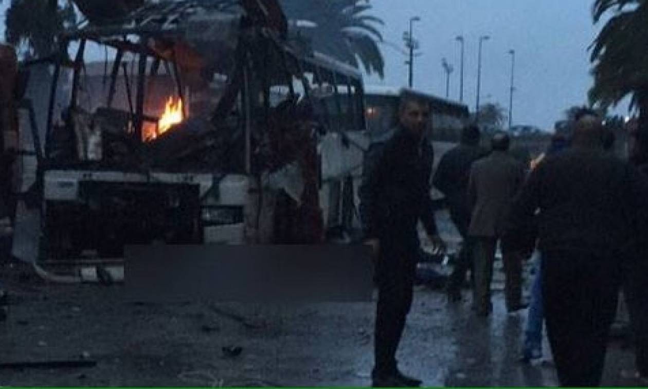 Έκρηξη σε λεωφορείο που μετέφερε την προεδρική φρουρά της Τυνησίας (video)