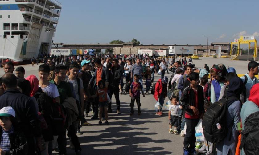 ﻿Πειραιάς: Περισσότεροι από 1.700 πρόσφυγες αποβιβάστηκαν στο λιμάνι