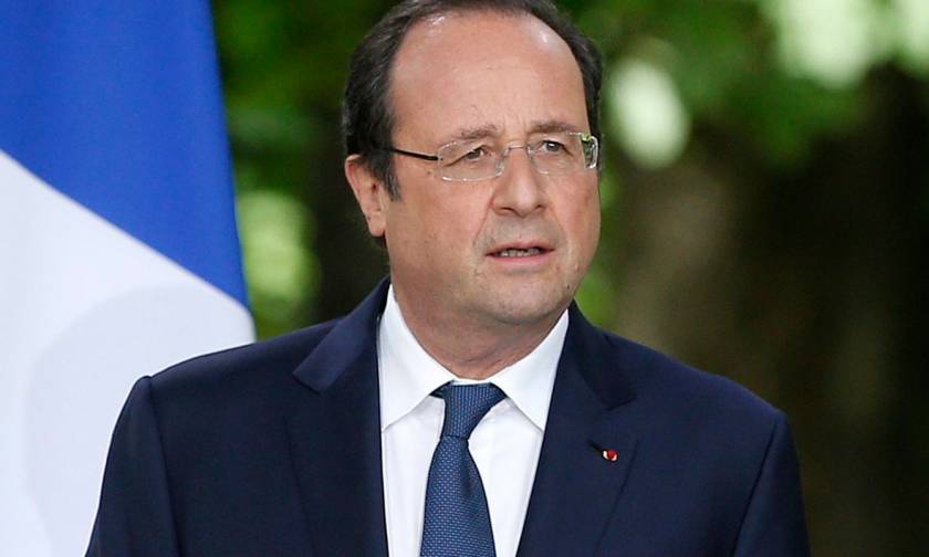 Ο Ολάντ καλεί τους Γάλλους να υψώσουν σημαίες στα σπίτια τους