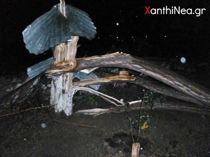 Ανεμοστρόβιλος σάρωσε την Ξάνθη σηκώνοντας σκεπές και δέντρα (photos)