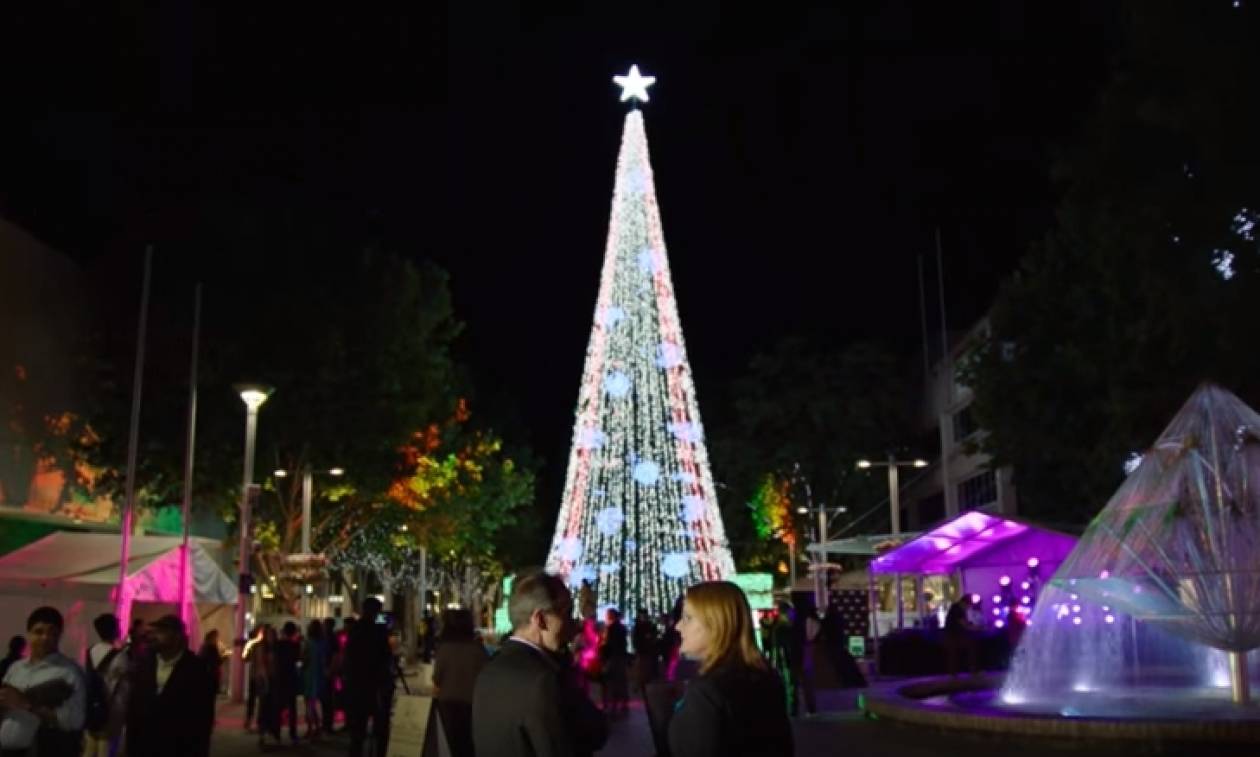 Αυστραλία: Το νέο Ρεκόρ Γκίνες για το χριστουγεννιάτικο δέντρο περιλαμβάνει 518.000 λαμπάκια! (vid)