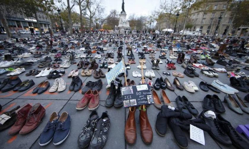 Παρίσι: Χιλιάδες παπούτσια στην Place de la Republique
