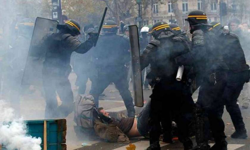 Xάος στο Παρίσι: Άγριες συγκρούσεις μεταξύ αστυνομικών και διαδηλωτών (photo&video)