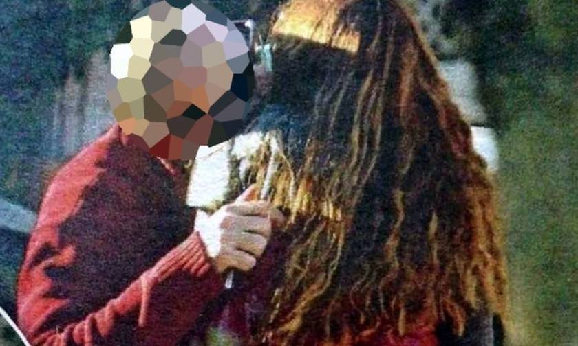 Τρυφερά φιλιά στη μέση του δρόμου για ζευγάρι της σοουμπίζ που πήρε διαζύγιο πριν από 3 1/2 χρόνια