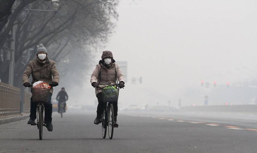 Συγκλονιστικές εικόνες: Το Πεκίνο «πνίγεται» στην αιθαλομίχλη (photos)