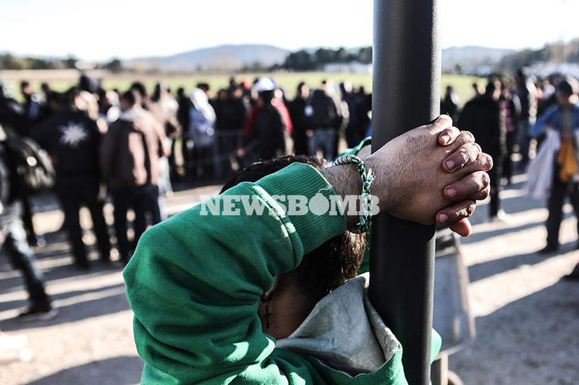 Το προσφυγικό δράμα στην Ειδομένη της οργής και της απελπισίας (photos)