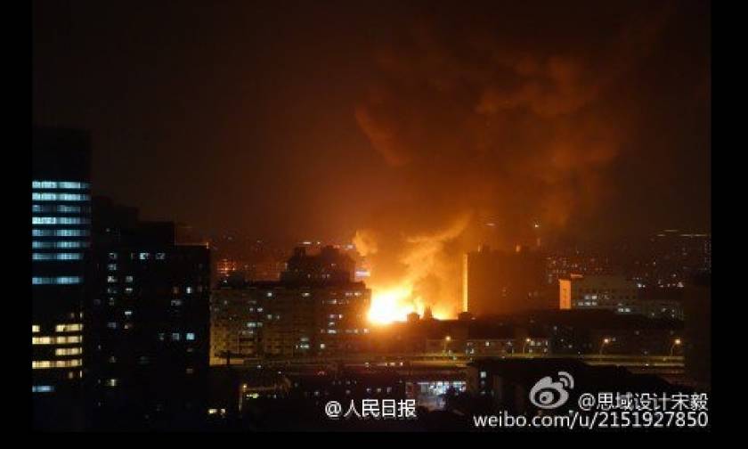 Μεγάλη πυρκαγιά σε κτήριο της Σαγκάη (photos)