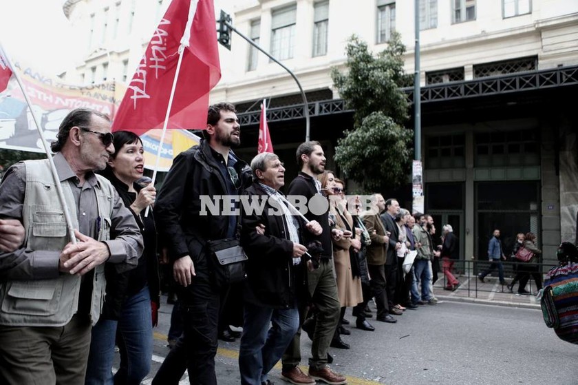 Γενική απεργία: Σε εξέλιξη οι συγκεντρώσεις - Ξεκίνησε η πορεία του ΠΑΜΕ (photos-video)